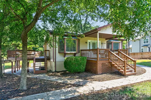 7040 Pear Tree Road, Charlotte, NC 28216