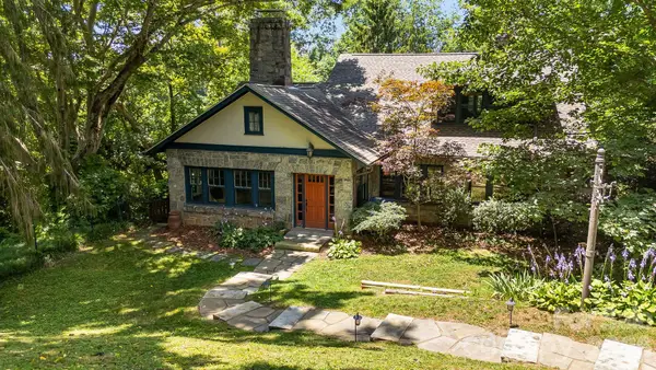 25 B Saint Dunstans Circle, Asheville, NC 28803