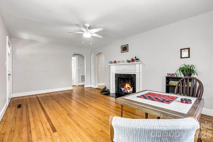 147 13th Avenue Nw, Hickory, NC 28601 - #3
