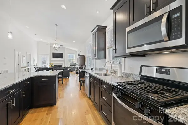 82 Summit Circle, Hendersonville, NC 28739