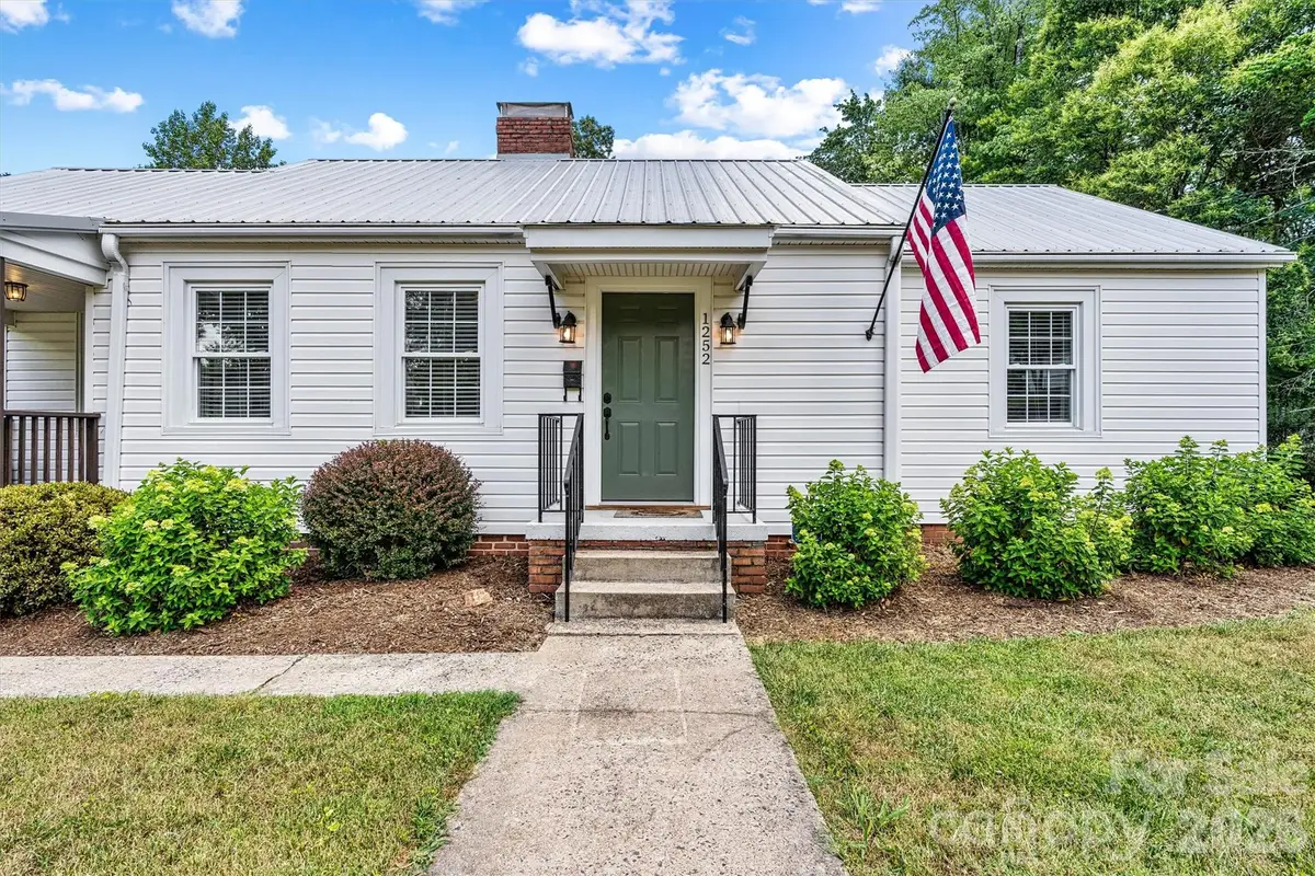 1252 11th Street, Hickory, NC 28601 - #1