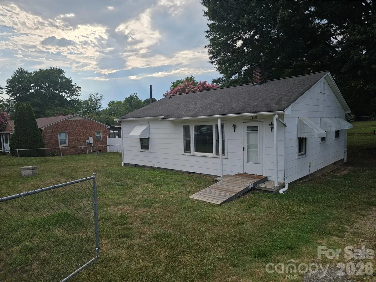 1515 16th Avenue Ne, Hickory, NC 28601 - #1