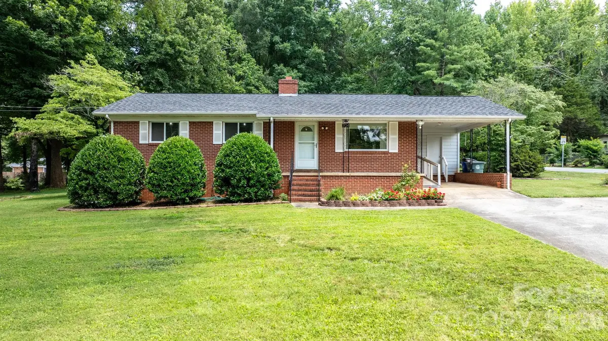 704 4th Street Sw, Conover, NC 28613 - #1