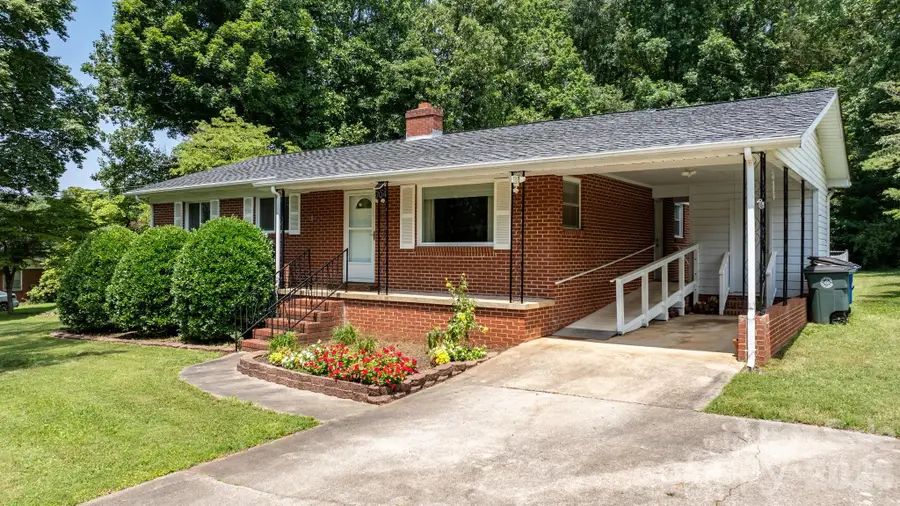 704 4th Street Sw, Conover, NC 28613 - #2