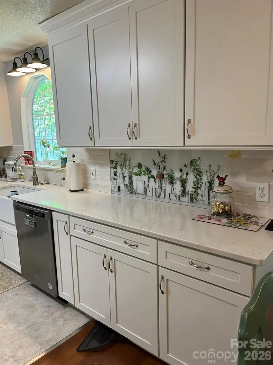 612 17th Avenue Drive Se, Hickory, NC 28602 - #3