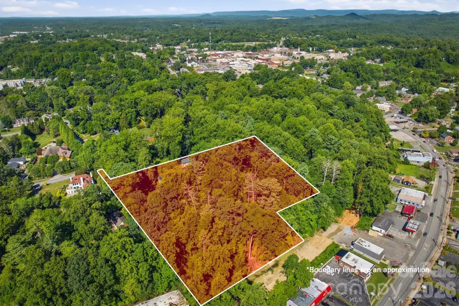 202 Woodside Place Sw, Lenoir, NC 28645 - #2