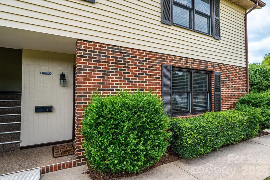 525 12th Street Sw #28, Hickory, NC 28602 - #2