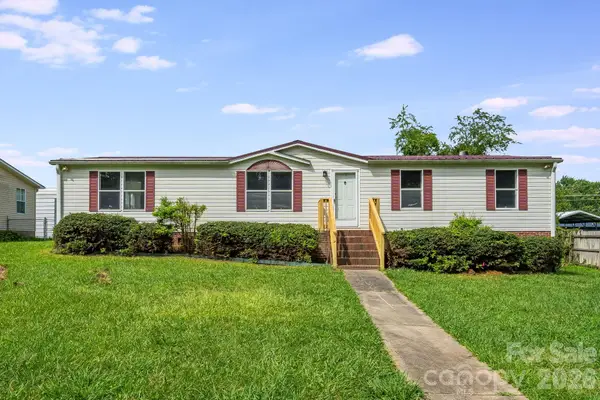 505 Crescent Way, Horse Shoe, NC 28742