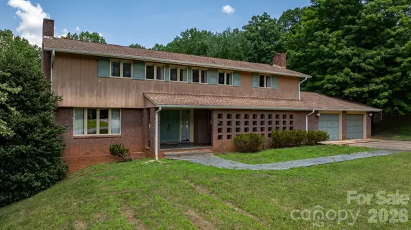 1335 36th Avenue Drive Ne #20-27/D, Hickory, NC 28601