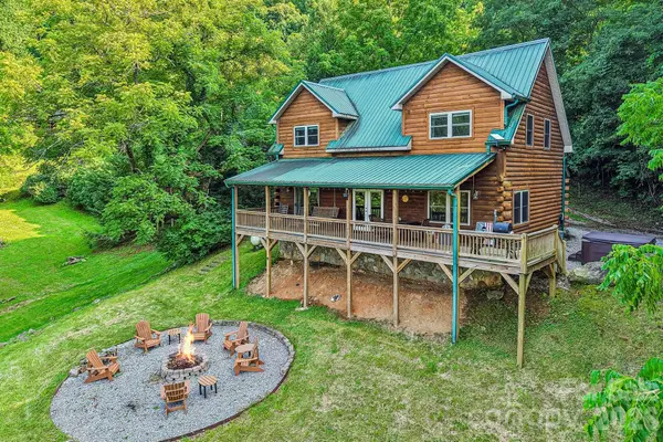 1064 Point Of View Drive, Waynesville, NC 28785