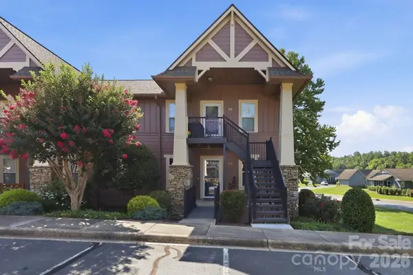 2705 Deermouse Way, Hendersonville, NC 28792