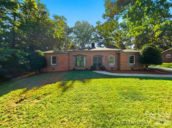 1240 10th Street Lane Nw, Hickory, NC 28601
