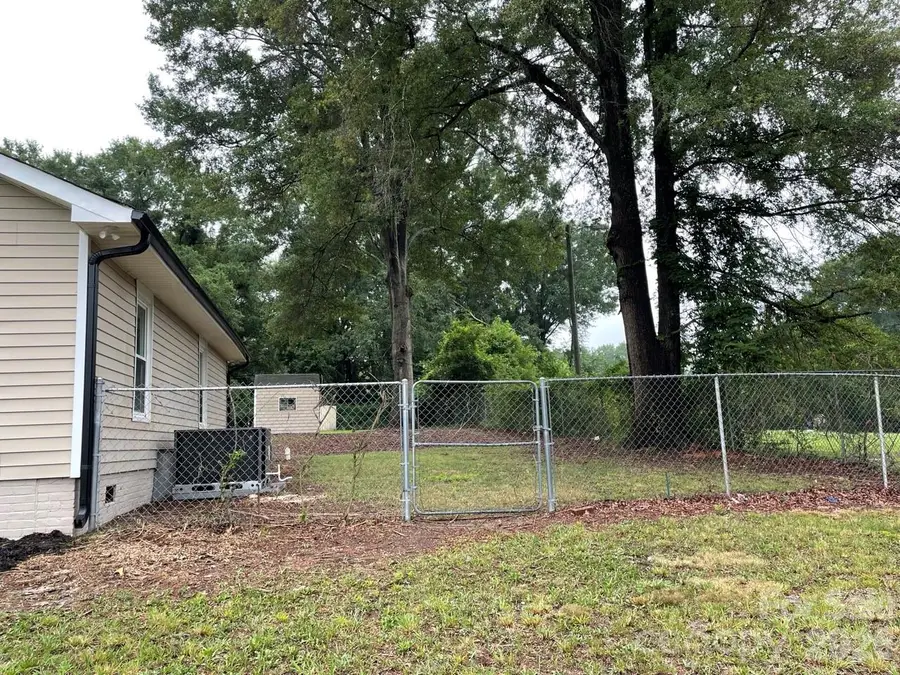 1617 W 4th Avenue, Gastonia, NC 28052 - #3