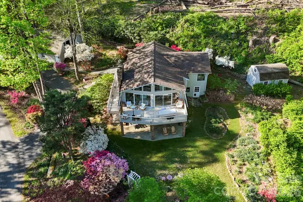 336 Sky Lake Drive, Hendersonville, NC 28739