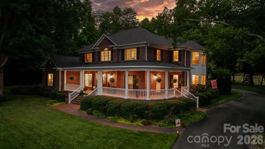 3740 Pinecrest Drive Ne, Hickory, NC 28601 - #3