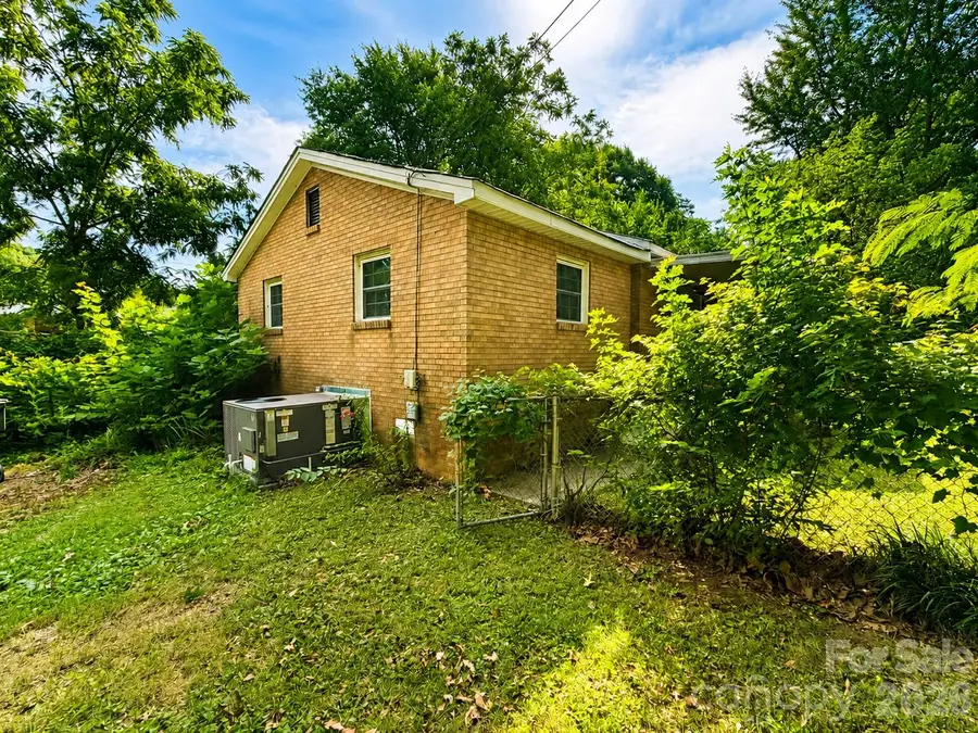 128 E Hilltop Drive, Gastonia, NC 28054 - #3