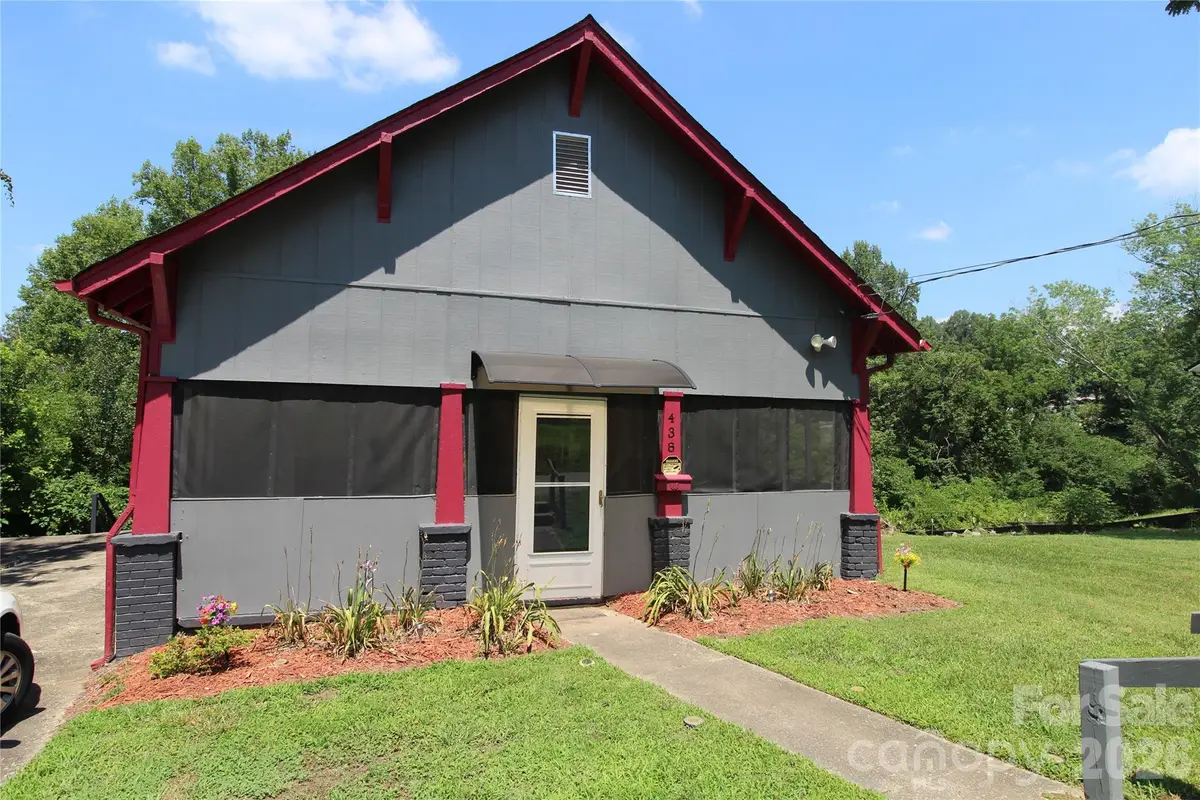438 Folk Street Nw, Lenoir, NC 28645 - #1