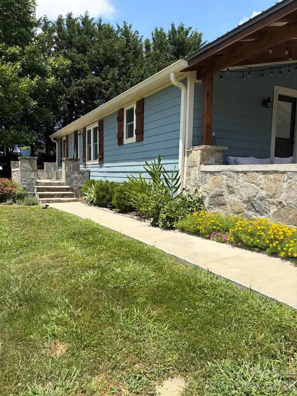 213 Sandy Creek Court, Hendersonville, NC 28792
