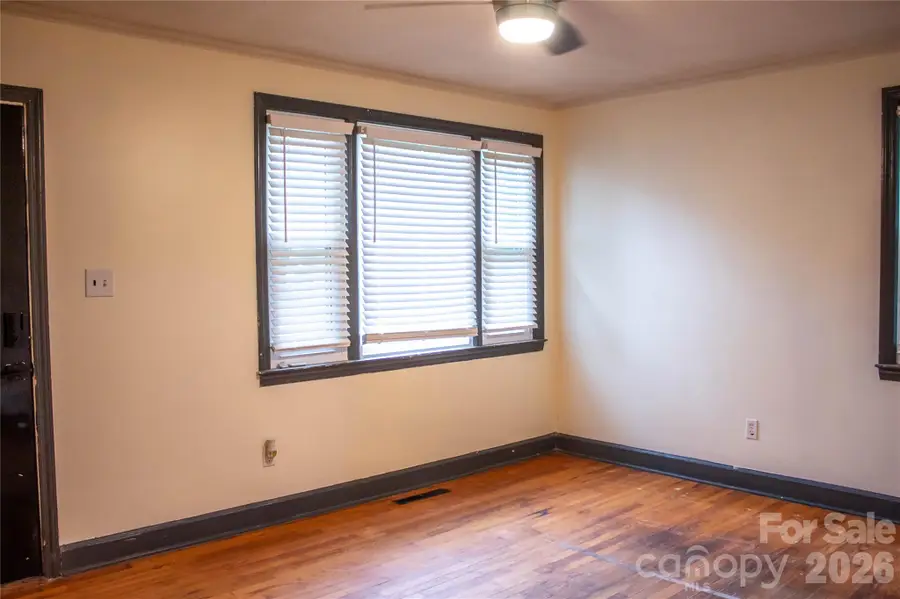 3413 1st Avenue Circle Nw, Hickory, NC 28601 - #3
