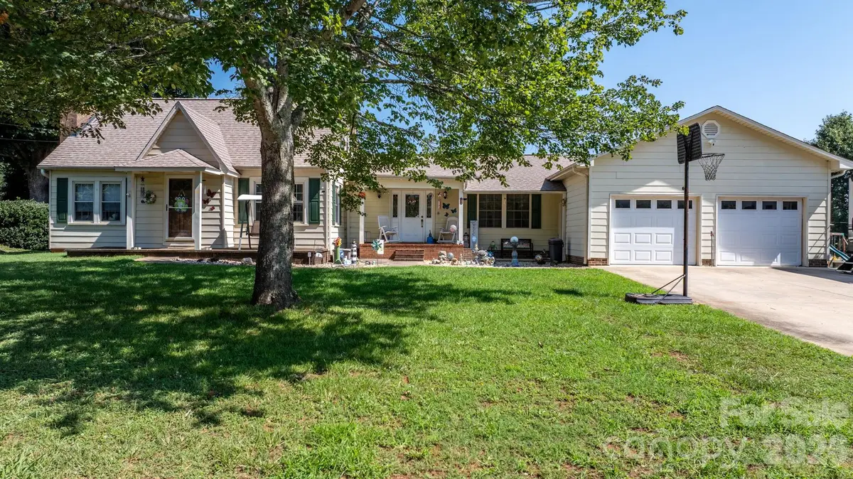 2504 Brentwood Circle, Lenoir, NC 28645 - #1