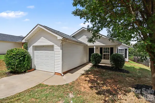 7035 Red Bud Circle, Charlotte, NC 28214