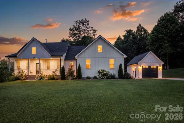 29 Banner Cottages Lane, Mills River, NC 28759