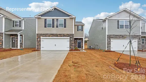 676 13th Avenue Drive Ne, Hickory, NC 28601