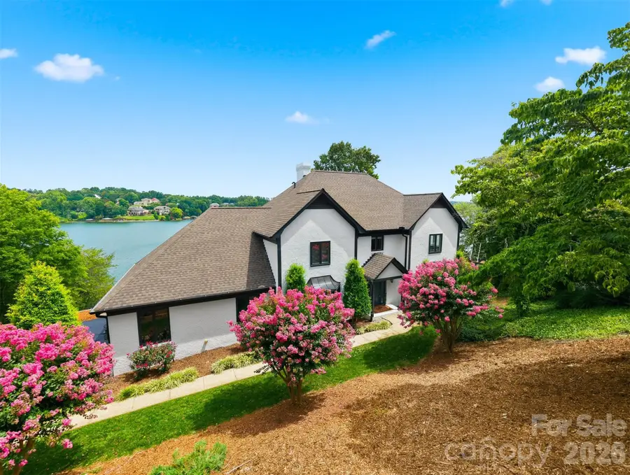 476 44th Avenue Drive Nw, Hickory, NC 28601 - #3