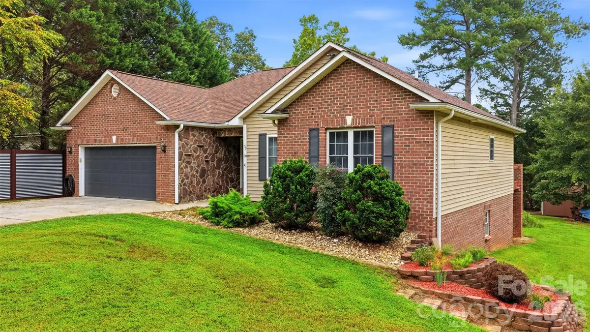199 Bethlehem Manufacturing Lane, Hickory, NC 28601 - #1