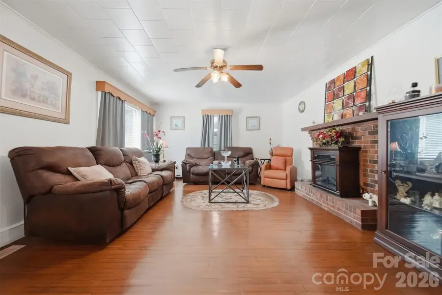 421 Finley Avenue Nw, Lenoir, NC 28645 - #3