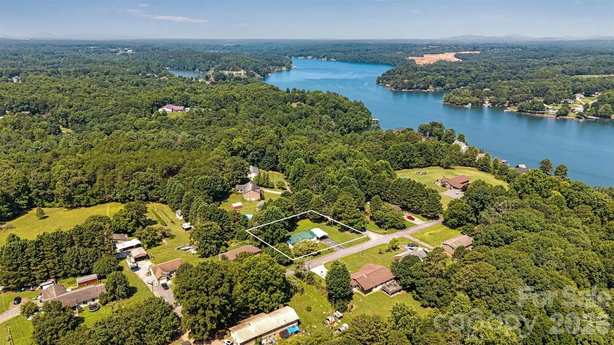 5135 36th Street Drive Ne, Hickory, NC 28601 - #1