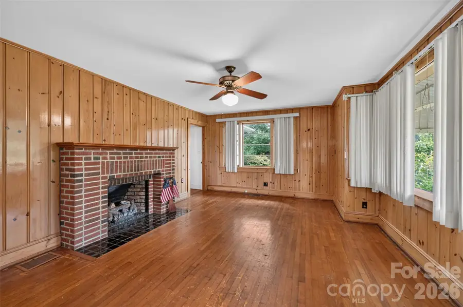311 33rd Street Drive Se, Hickory, NC 28602 - #3