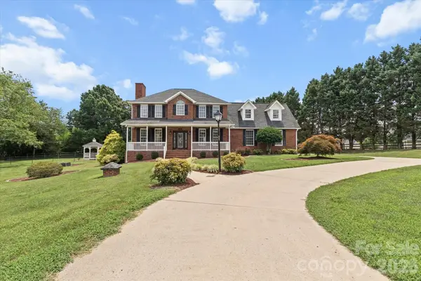 136 Summerchase Lane, Mooresville, NC 28117