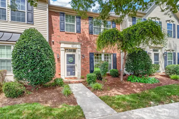 8261 Bridgegate Drive, Huntersville, NC 28078