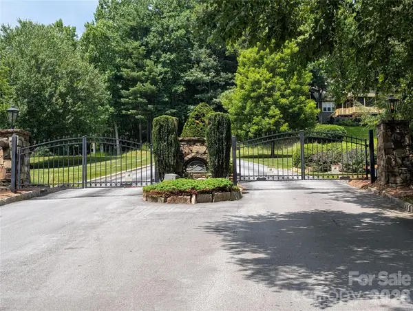 115 Ivywood Lane, Laurel Park, NC 28739