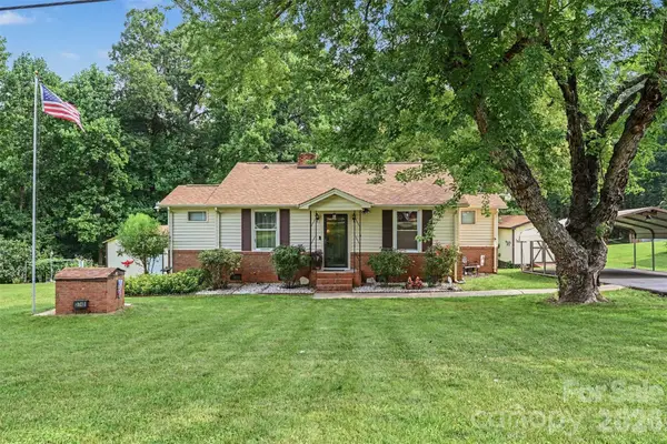 3748 Camp Stewart Road, Charlotte, NC 28215