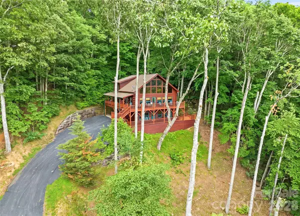 582 Tsalagi Trail, Maggie Valley, NC 28751