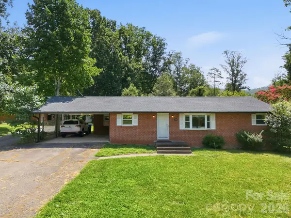 376 School Road E, Asheville, NC 28803