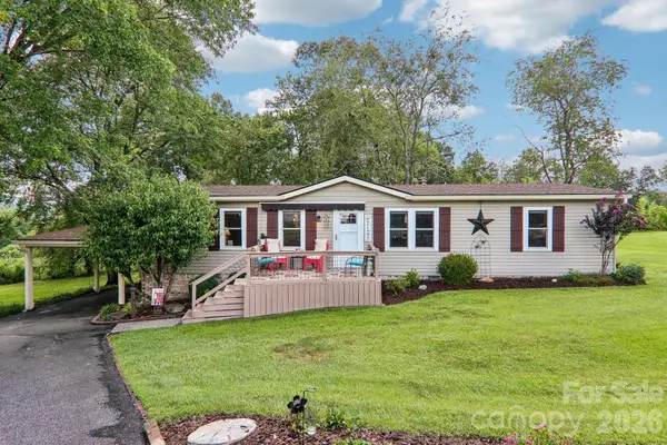 305 Meadowbrook Court, Hendersonville, NC 28792