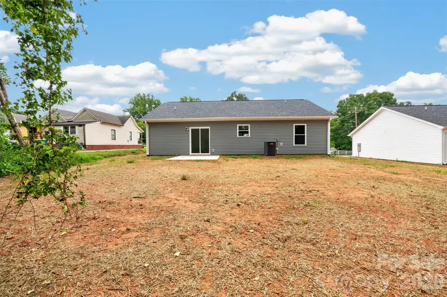 350 14th Avenue Sw, Hickory, NC 28602 - #3