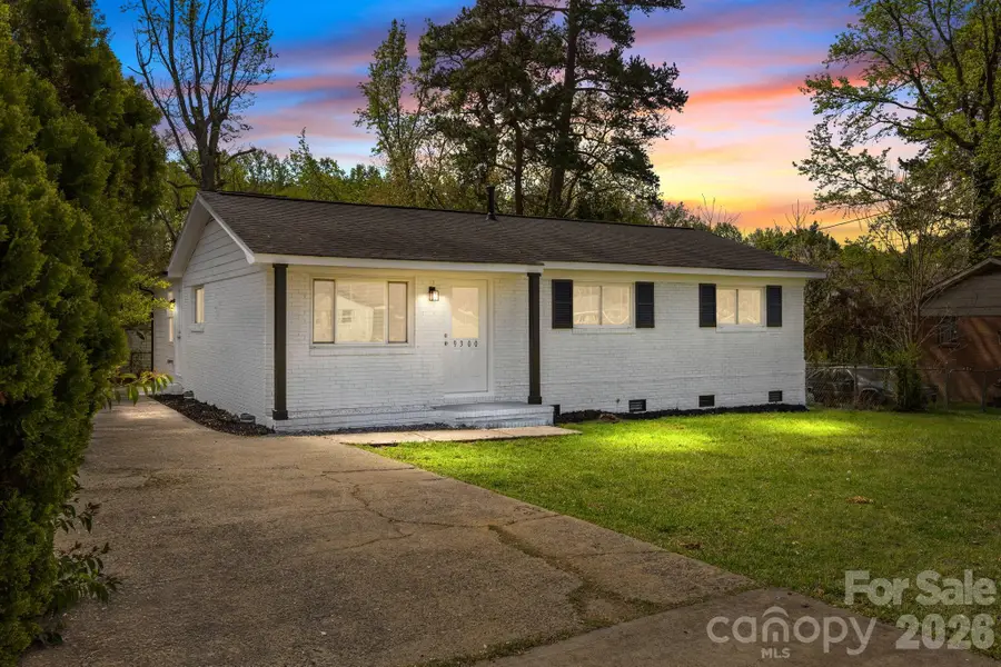 9300 Edgevale Drive, Charlotte, NC 28216 - #2