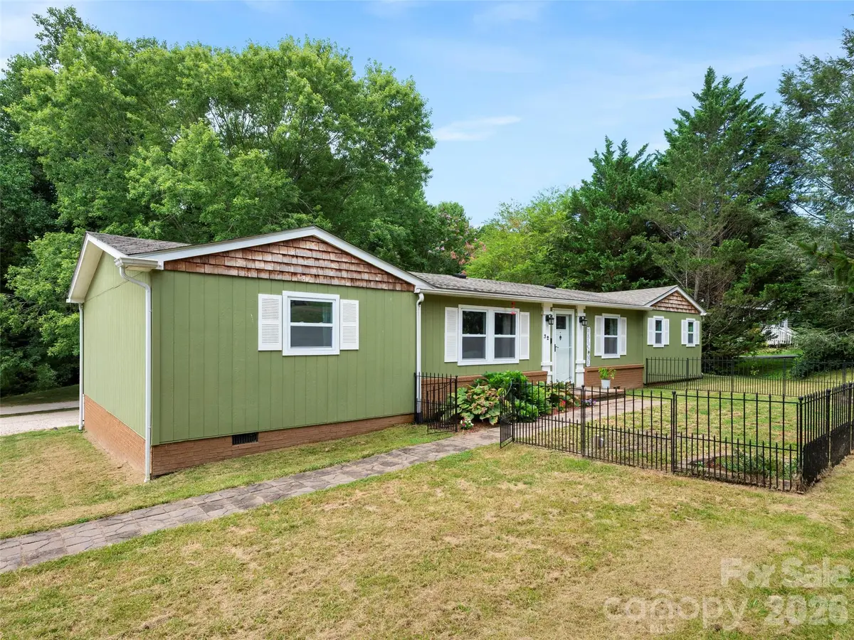 32 Reeves Road, Leicester, NC 28748 - #1