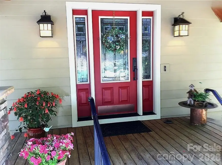 811 Hemlock Drive, Newland, NC 28657 - #2