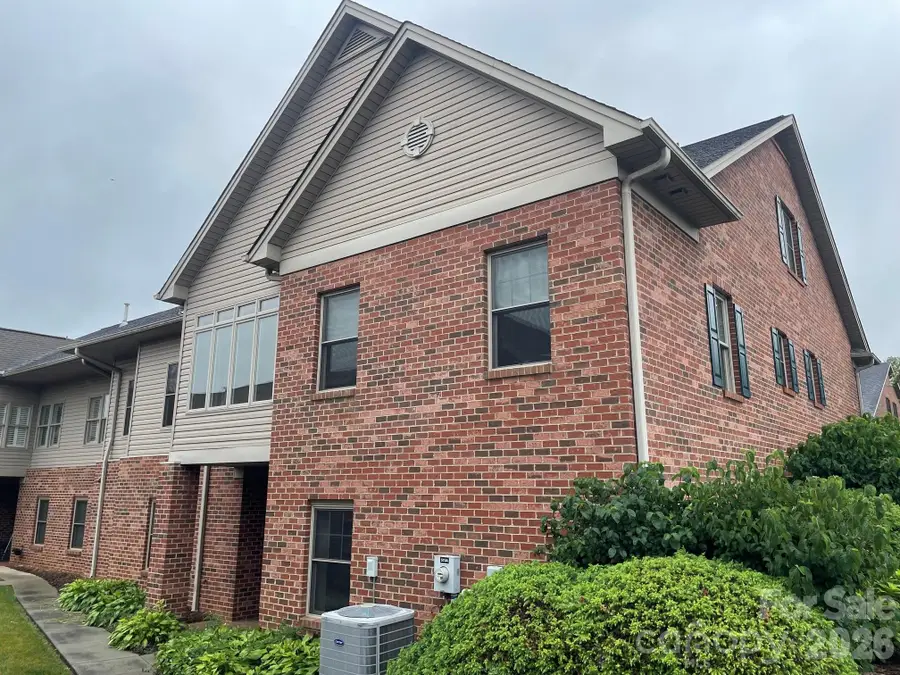 513 26th Avenue Ne, Hickory, NC 28601 - #2
