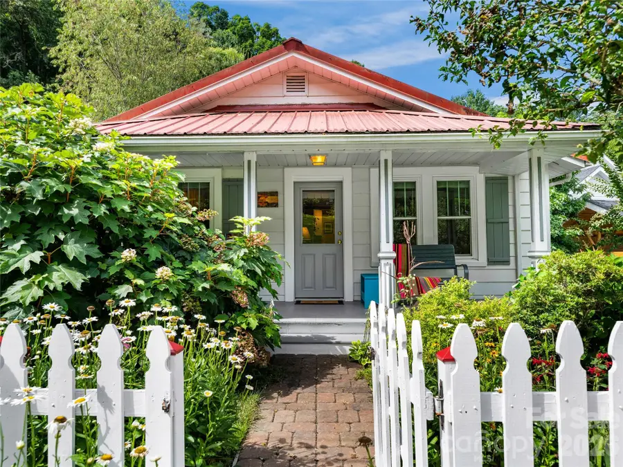 152 E Marshall Street, Waynesville, NC 28786 - #2