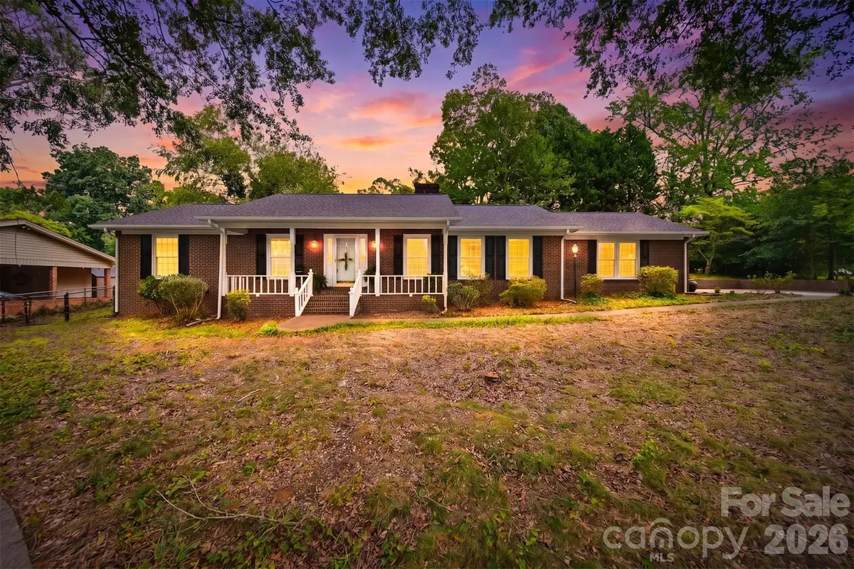 1756 12th Street Drive Nw, Hickory, NC 28601 - #1