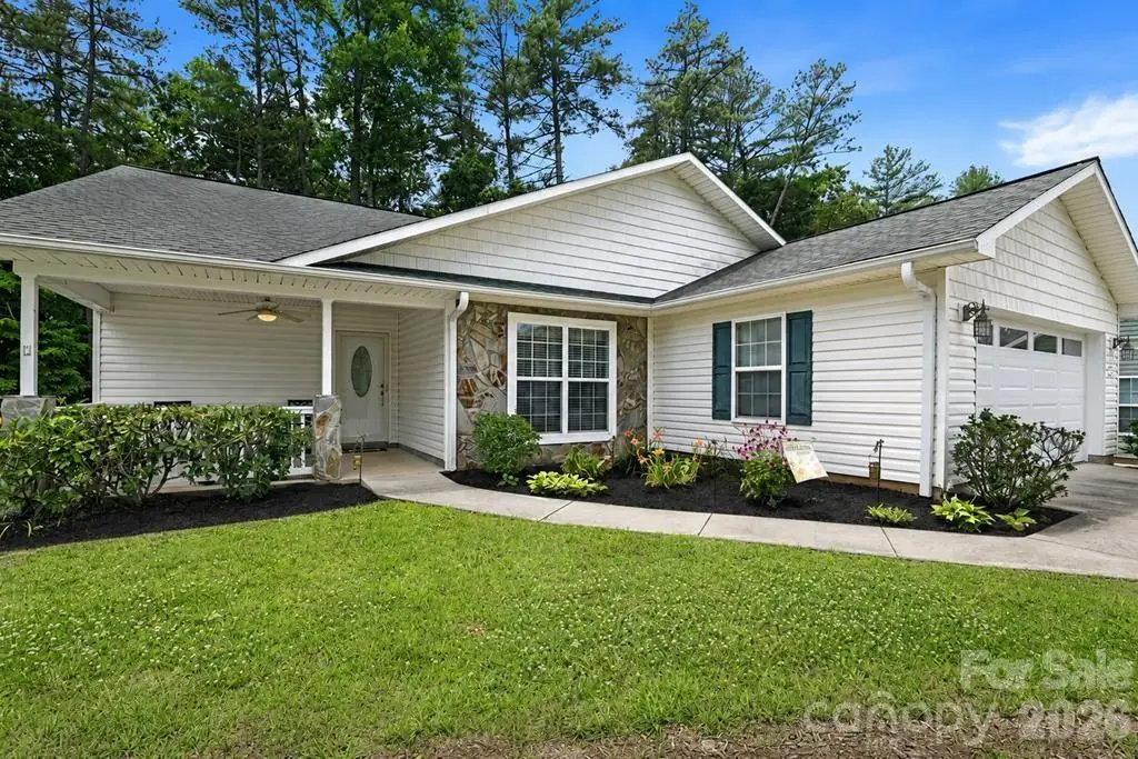 17 Coventry Circle E, Franklin, NC 28734 - #1