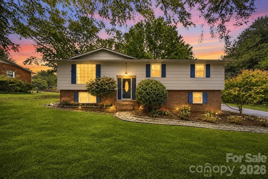 3233 26th Street Ne, Hickory, NC 28601 - #2