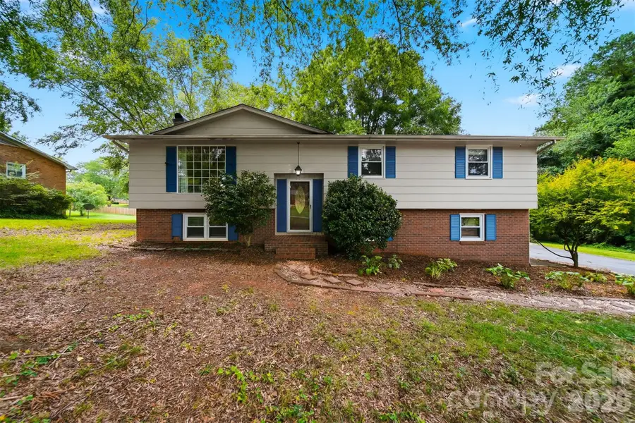 3233 26th Street Ne, Hickory, NC 28601 - #3