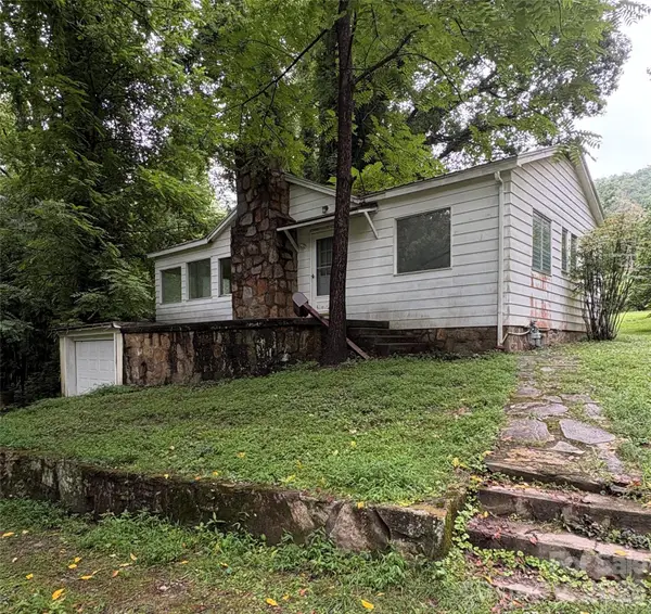 912 Halstead Boulevard #1-8, Hendersonville, NC 28791